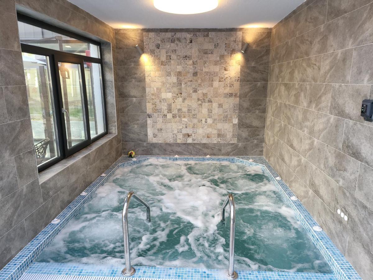 Hotel Padesul Făget Eksteriør bilde